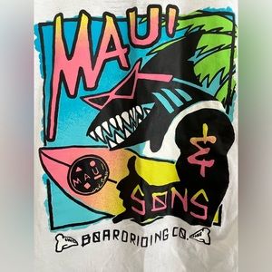 Maui and Sons XL Mens t-shirt. Graphic on Back